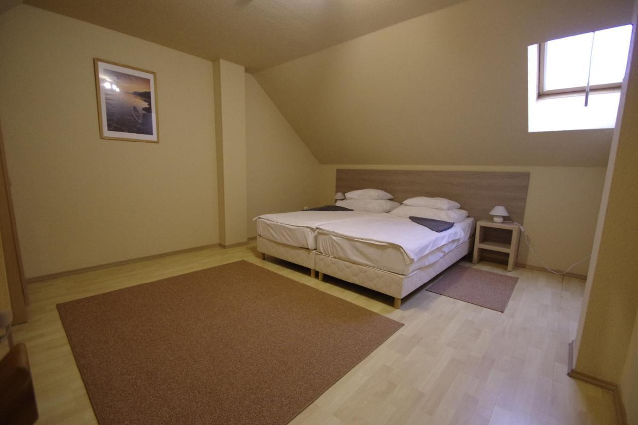 Hotel Vadaszkuert Superior İstolni Belgrad Dış mekan fotoğraf