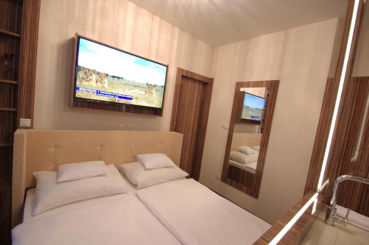 Hotel Vadaszkuert Superior İstolni Belgrad Dış mekan fotoğraf