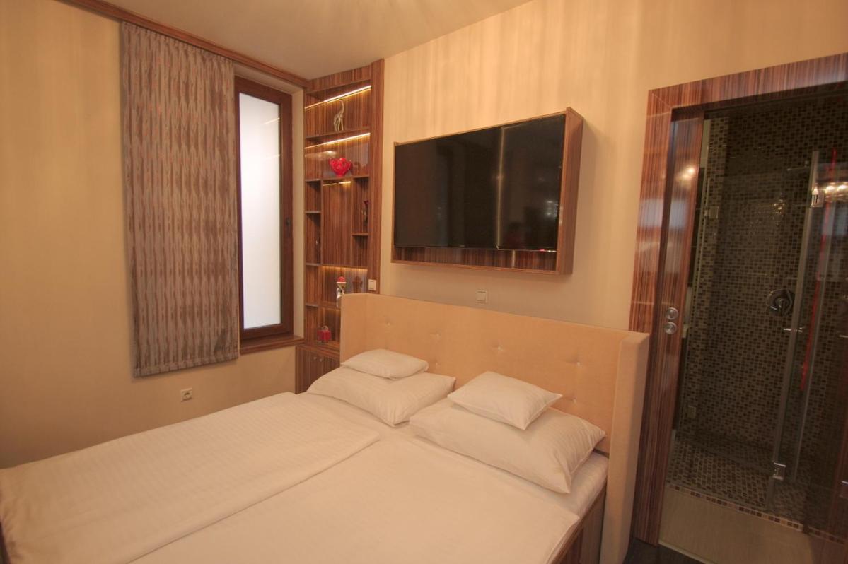 Hotel Vadaszkuert Superior İstolni Belgrad Dış mekan fotoğraf