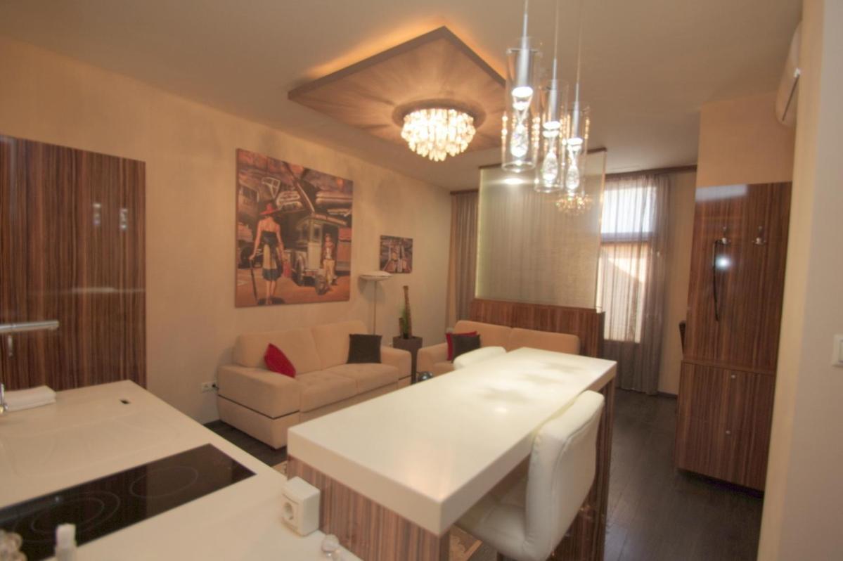 Hotel Vadaszkuert Superior İstolni Belgrad Dış mekan fotoğraf