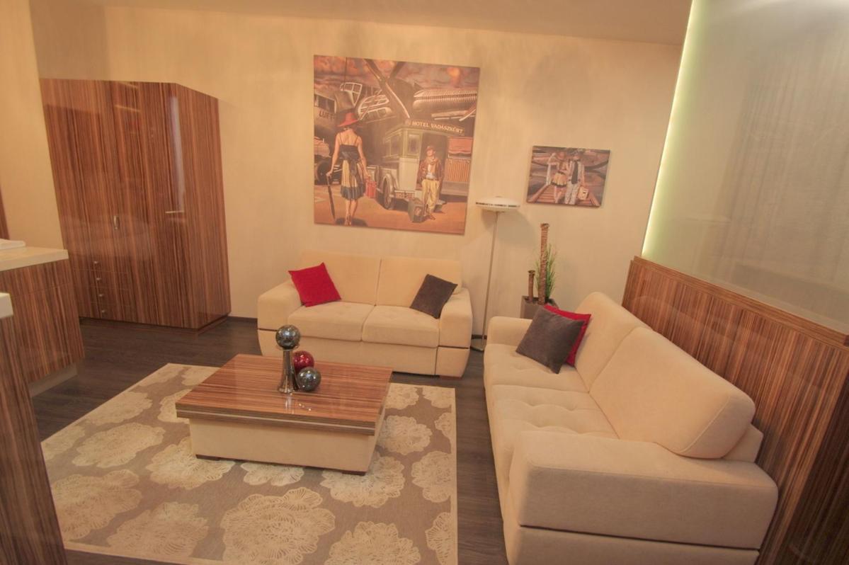 Hotel Vadaszkuert Superior İstolni Belgrad Dış mekan fotoğraf