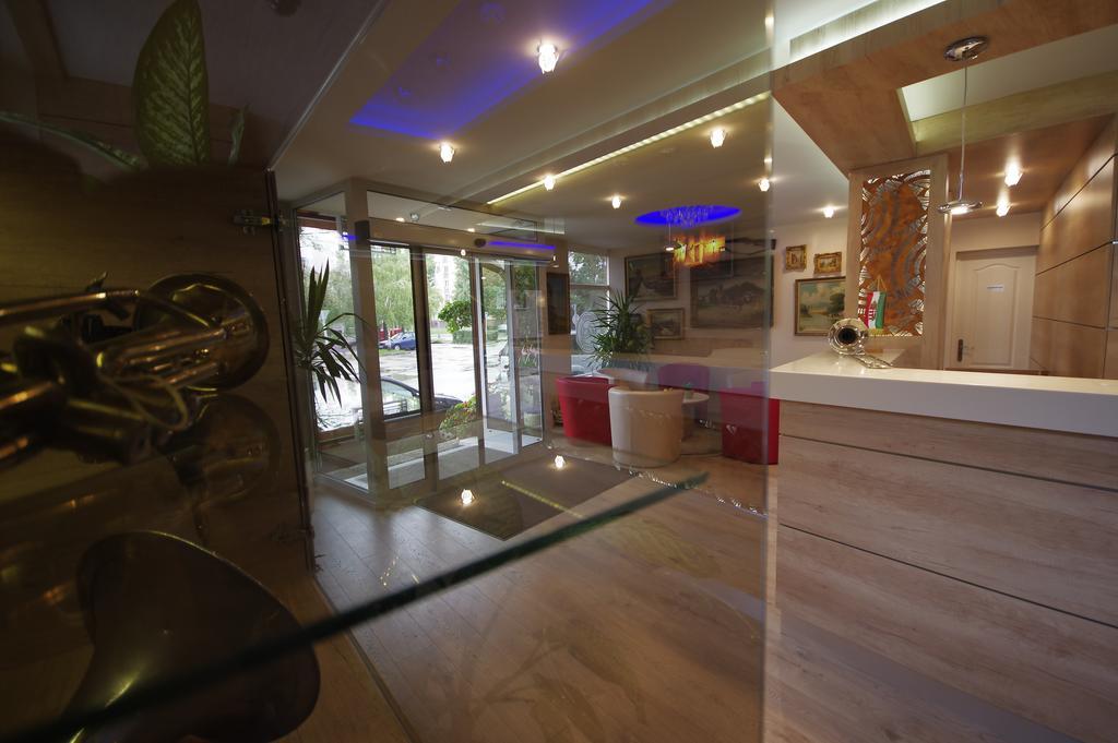 Hotel Vadaszkuert Superior İstolni Belgrad Dış mekan fotoğraf