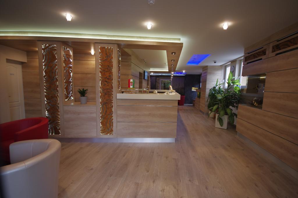 Hotel Vadaszkuert Superior İstolni Belgrad Dış mekan fotoğraf