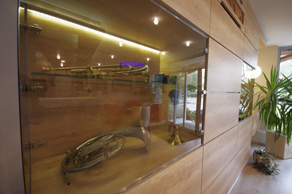 Hotel Vadaszkuert Superior İstolni Belgrad Dış mekan fotoğraf