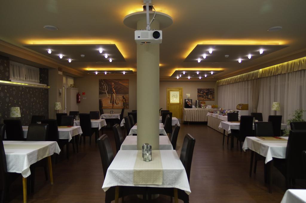 Hotel Vadaszkuert Superior İstolni Belgrad Dış mekan fotoğraf