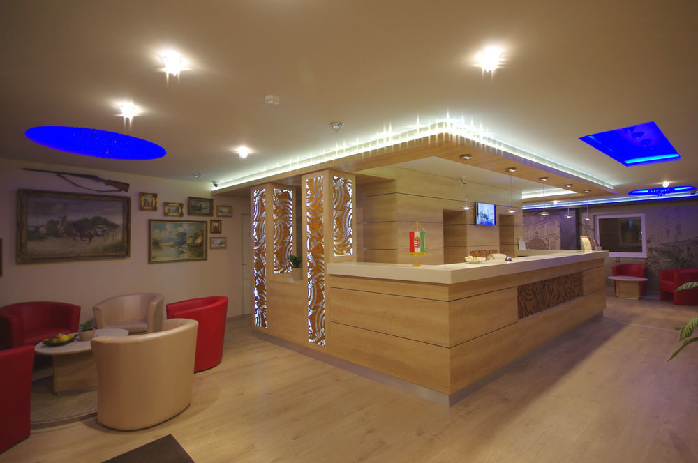 Hotel Vadaszkuert Superior İstolni Belgrad Dış mekan fotoğraf