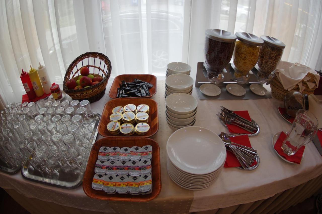 Hotel Vadaszkuert Superior İstolni Belgrad Dış mekan fotoğraf